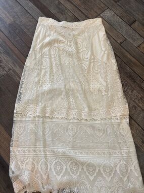 EUC FARM RIO IVORY Lace maxi Skirt